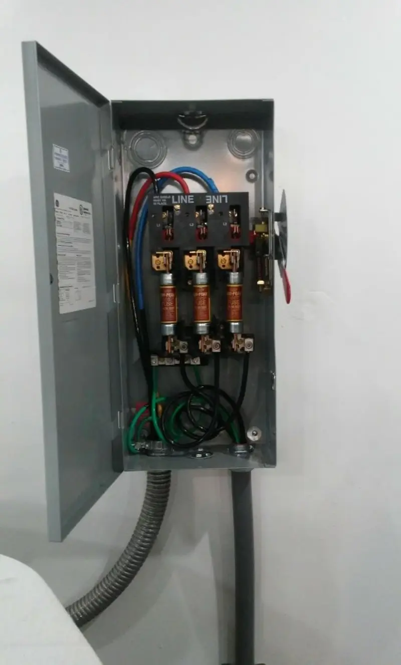 Three-phase disconnect switch installed for Smoke Detector Installation in Pella